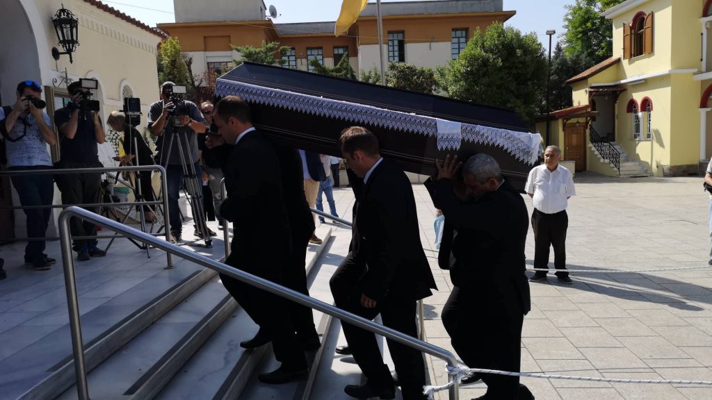 Η κηδεία του Χάρρυ Κλυνν – Συγκίνηση για τον Βασίλη Τριανταφυλλίδη - Φωτογραφία 9
