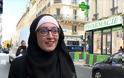 Το Charlie Hebdo παρουσιάζει ως μαϊμού τη φοιτήτρια του Πανεπιστημίου Σορβόννης που φόρεσε μαντίλα
