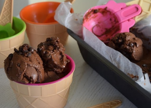 Chocolate και Choco Chip παγωτό χωρίς ζάχαρη - Φωτογραφία 1