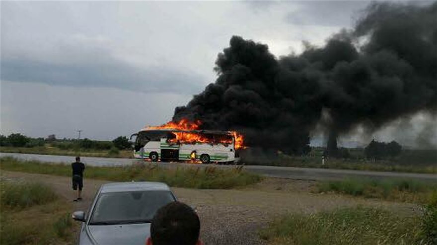 ΚΤΕΛ: Κεραυνός χτύπησε εν κινήσει λεωφορείο με 12 επιβάτες - Φωτογραφία 4