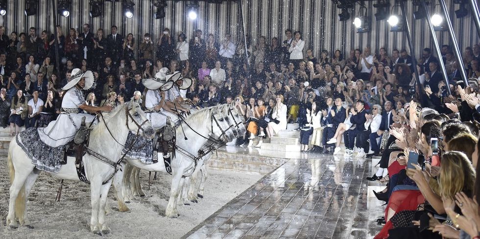 Dior Cruise 2019: Άλογα και αμαζόνες στο catwalk - Φωτογραφία 4