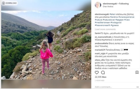 Ελένη Μενεγάκη: Οι νέες φωτο με τις κόρες της να βολτάρουν στην Άνδρο έριξαν το Instagram - Φωτογραφία 3