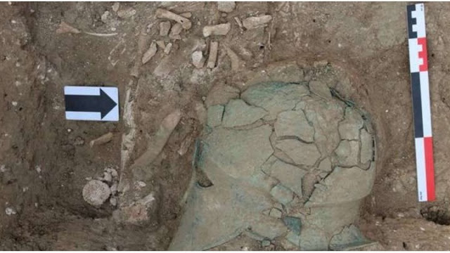 Αρχαία κορινθιακή περικεφαλαία βρέθηκε σε ανασκαφές στη Ρωσία - Φωτογραφία 1