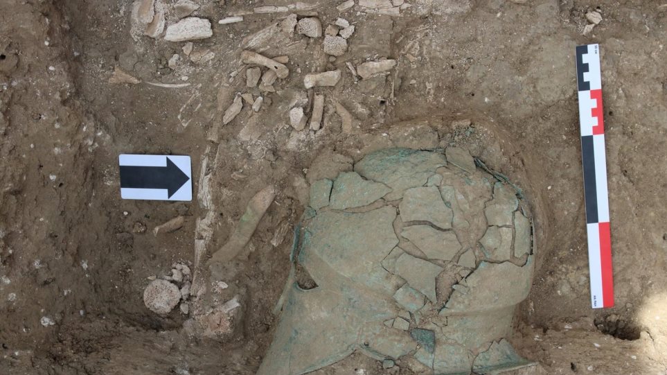 Ρωσία: Αρχαία κορινθιακή περικεφαλαία εντοπίστηκε σε ανασκαφές - Φωτογραφία 1
