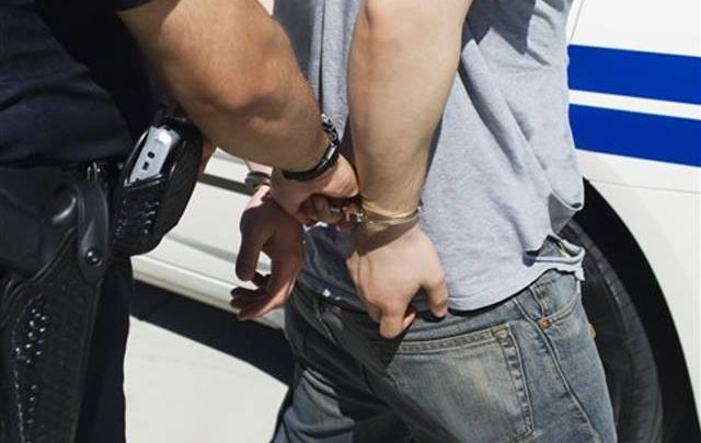 Σύλληψη 19χρονου στη Λιβαδειά για ληστεία στο Αγρίνιο - Φωτογραφία 1