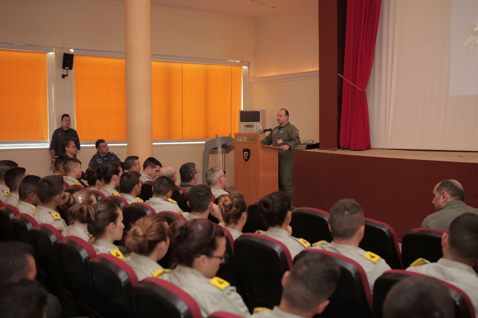 Επίσκεψη σπουδαστών IVης Τάξεως ΣΣΕ στο ΑΤΑ και την 110ΠΜ (ΦΩΤΟ) - Φωτογραφία 3