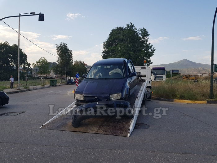 Λαμία: Καραμπόλα τριών αυτοκινήτων σε διασταύρωση [photos] - Φωτογραφία 10