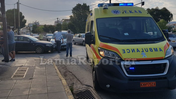 Λαμία: Καραμπόλα τριών αυτοκινήτων σε διασταύρωση [photos] - Φωτογραφία 4