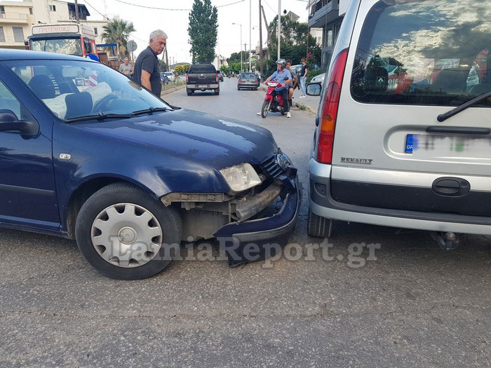 Λαμία: Καραμπόλα τριών αυτοκινήτων σε διασταύρωση [photos] - Φωτογραφία 5