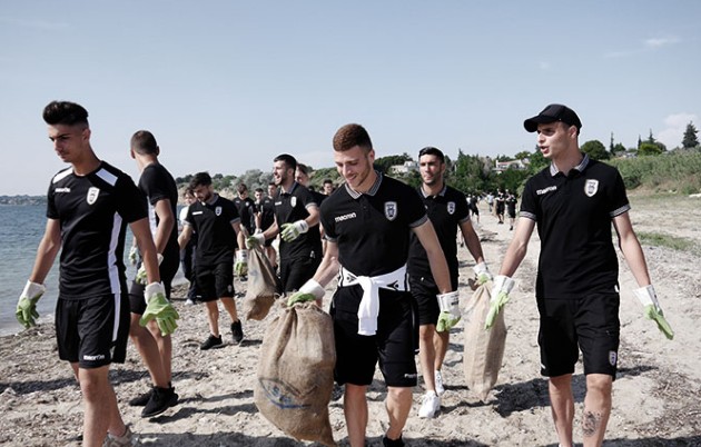 PAOK Action: Μάθημα εθελοντισμού και προώθηση της ενέργειας Α ball for all από τους νεαρούς ποδοσφαιριστές [photos] - Φωτογραφία 2