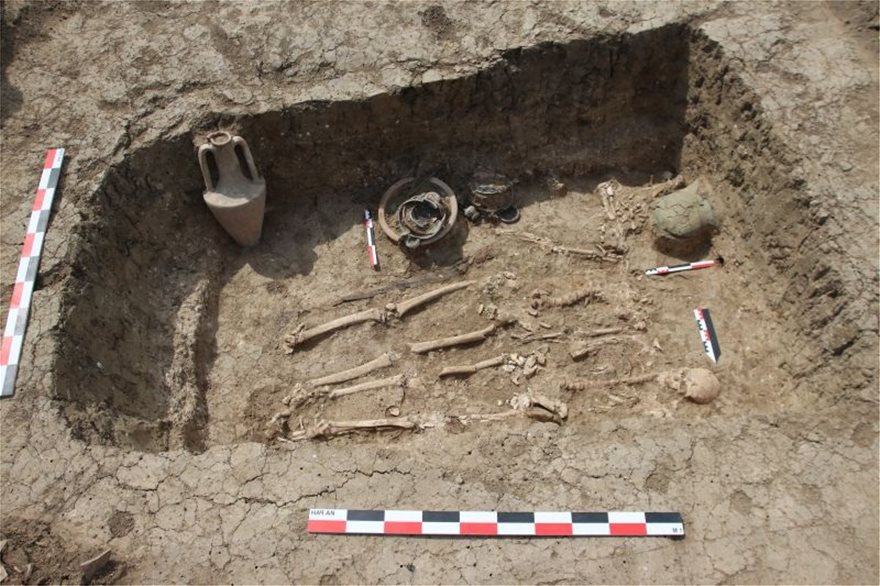 Αρχαία κορινθιακή περικεφαλαία εντοπίστηκε σε ανασκαφές στη Ρωσία - Φωτογραφία 4