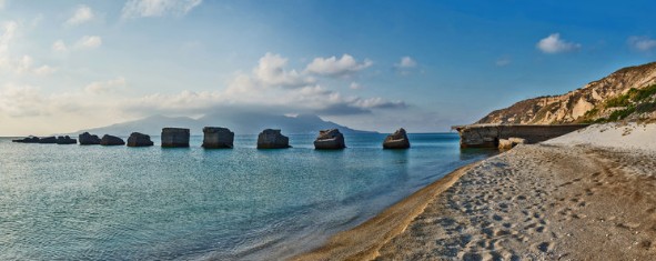 Αυτο είνα το πιο παράξενο νησί του Αιγαίου - Γεμάτο ελαφρόπετρα, με μόλις 20... [photos] - Φωτογραφία 10