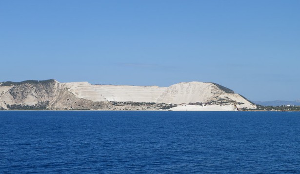 Αυτο είνα το πιο παράξενο νησί του Αιγαίου - Γεμάτο ελαφρόπετρα, με μόλις 20... [photos] - Φωτογραφία 4