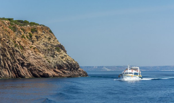 Αυτο είνα το πιο παράξενο νησί του Αιγαίου - Γεμάτο ελαφρόπετρα, με μόλις 20... [photos] - Φωτογραφία 9