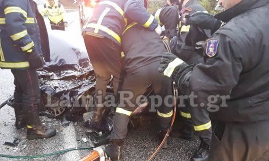 Εύβοια: Τρεις σοβαρά τραυματίες σε μετωπική σύγκρουση δύο ΙΧ - Φωτογραφία 1