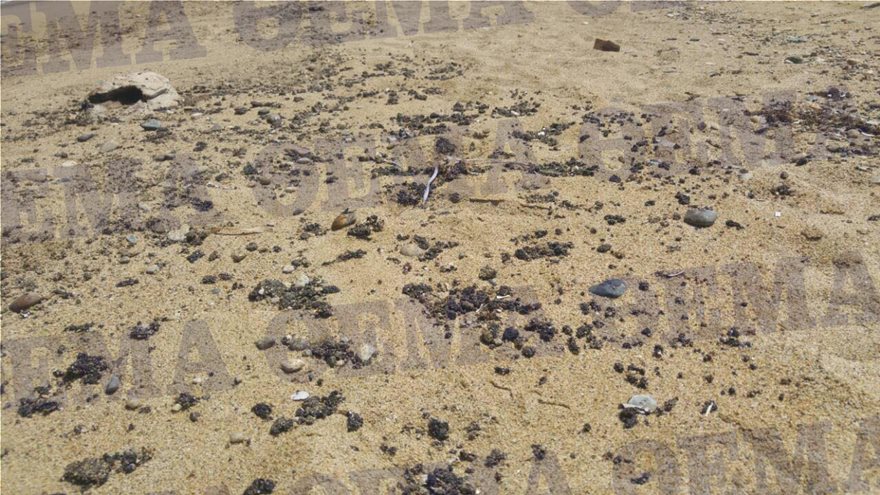 «Μυστηριώδης» πετρελαιοκηλίδα ρυπαίνει παραλία της Μυκόνου - Φωτογραφία 2