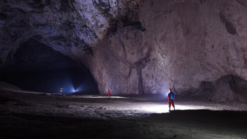 Η τεράστια σπηλιά στην Κίνα που χωράει... πυραμίδες, Boeing 747 και γήπεδα ποδοσφαίρου! - Φωτογραφία 1