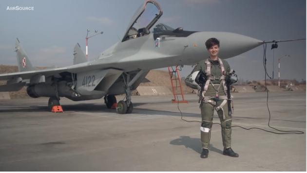 NATO: Αυτή είναι η πρώτη γυναίκα πιλότος MIG-29 - Φωτογραφία 1