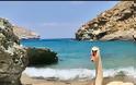Η Ελένη Μενεγάκη προκαλεί ζαλάδα φορώντας μπικίνι στην παραλία - Φωτογραφία 2