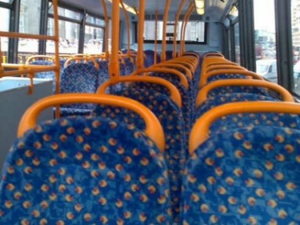 Δείτε για ποιο λόγο τα καθίσματα σε όλα τα λεωφορεία είναι πολύχρωμα; - Φωτογραφία 1