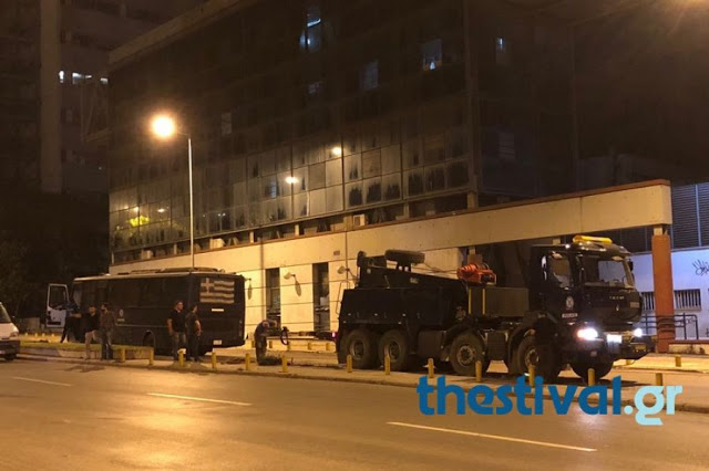 Θεσσαλονίκη: Την παρέμβαση του εισαγγελέα για την επίθεση στα ΜΑΤ ζητά η Ένωση Αστυνομικών Υπαλλήλων - Φωτογραφία 1