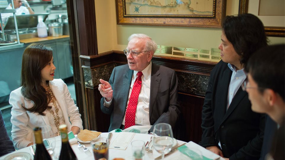 ΗΠΑ: Η τιμή για ένα γεύμα με τον Ουόρεν Μπάφετ είναι 3.300.100 δολάρια! - Φωτογραφία 1