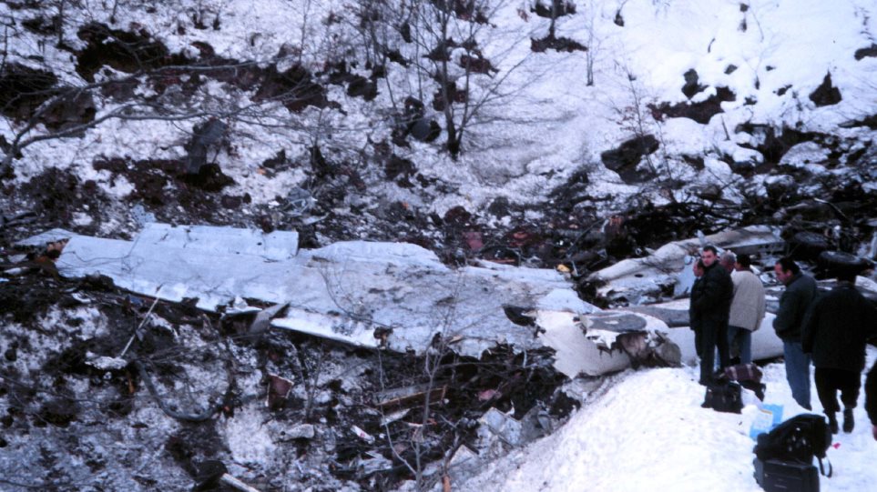 Η μοιραία πτώση του Yak-42 στα Πιέρια: 21 χρόνια μετά δεν έχουν αποζημιωθεί οι συγγενείς των θυμάτων - Φωτογραφία 1