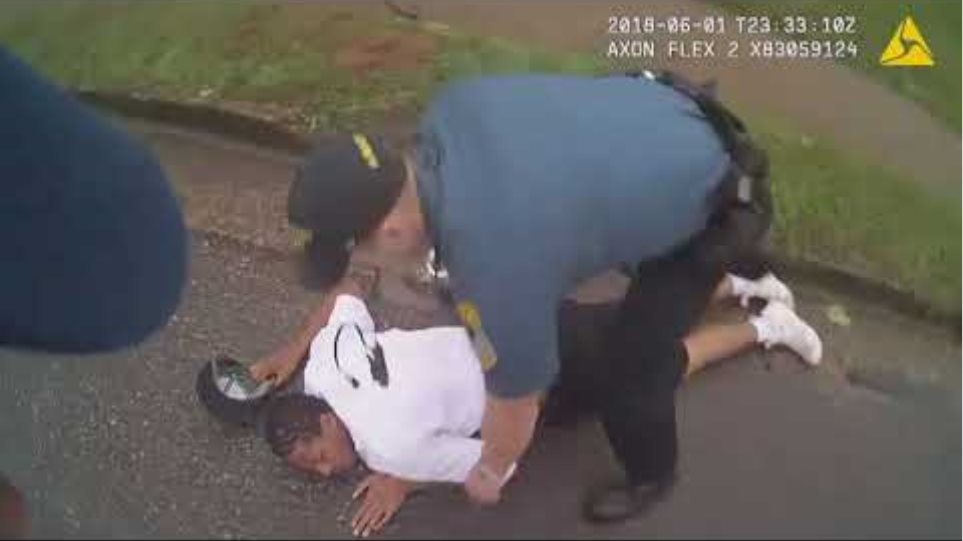 Bίντεο δείχνει αστυνομικό να πατά επίτηδες με το αμάξι του ύποπτο σε καταδίωξη - Φωτογραφία 2