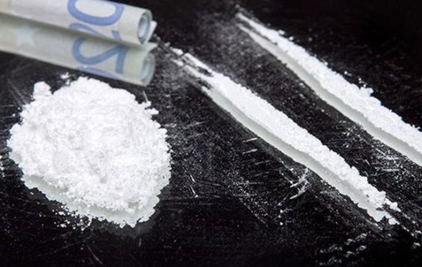 Κρήτη: Πέταξαν από το ΙΧ την κοκαΐνη για να γλιτώσουν την… σύλληψη - Φωτογραφία 1