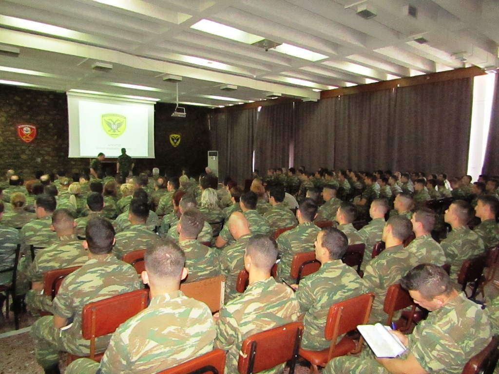 Ομιλία Α/ΓΕΣ σε εκπαιδευόμενους Αξιωματικούς στη ΣΠΖ (6 ΦΩΤΟ) - Φωτογραφία 1