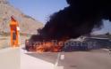 Φθιώτιδα: Κάηκε ολοσχερώς αυτοκίνητο στο οποίο επέβαινε ζευγάρι με μωρό