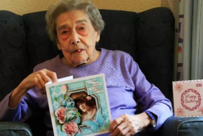 Γυναίκα 106 ετών αποκαλύπτει τo μυστικό της μακροζωίας: Μακριά από τους... - Φωτογραφία 2