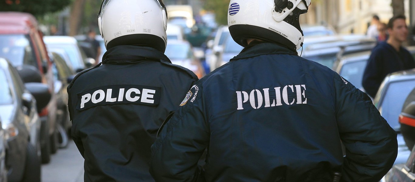 Μεγάλη επιχείρηση της ΕΛ.ΑΣ. στην Ομόνοια: Σύλληψη 15 αλλοδαπών και ενός Έλληνα για διακίνηση ναρκωτικών - Φωτογραφία 1