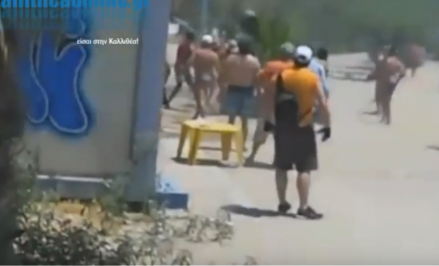Βίντεο:Συμπλοκή μεταξύ αλλοδαπών σε παραλία του Π.Φαλήρου - Τρέχαν να γλυτώσουν οι λουόμενοι - Φωτογραφία 1