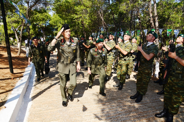 Στο μνημόσυνο των πεσόντων καταδρομέων στο Καβούρι ο αρχηγός ΓΕΣ - Φωτογραφία 2