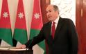 Ιορδανία: «Ξηλώνει» τον πρωθυπουργό του ο βασιλιάς Αμπντάλα λόγω... φόρων και ΔΝΤ - Φωτογραφία 2