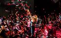 Αμαρυλλίς: Λουλουδοπόλεμος σε live της στη Χαλκιδική μαζί με τον Στέλιο Ρόκκο! - Φωτογραφία 5