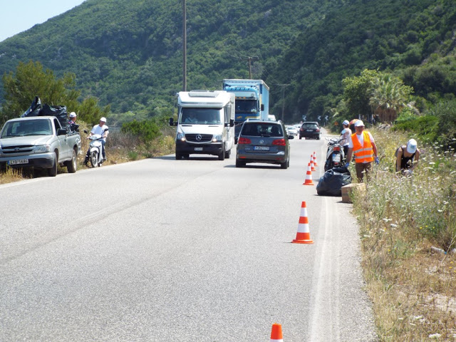 Όταν η Λευκάδα δείχνει το πιο όμορφο πρόσωπό της-καθαρισμός της εθνικής οδού Λευκάδας-Αγίου Νικολάου Βόνιτσας. - Φωτογραφία 2