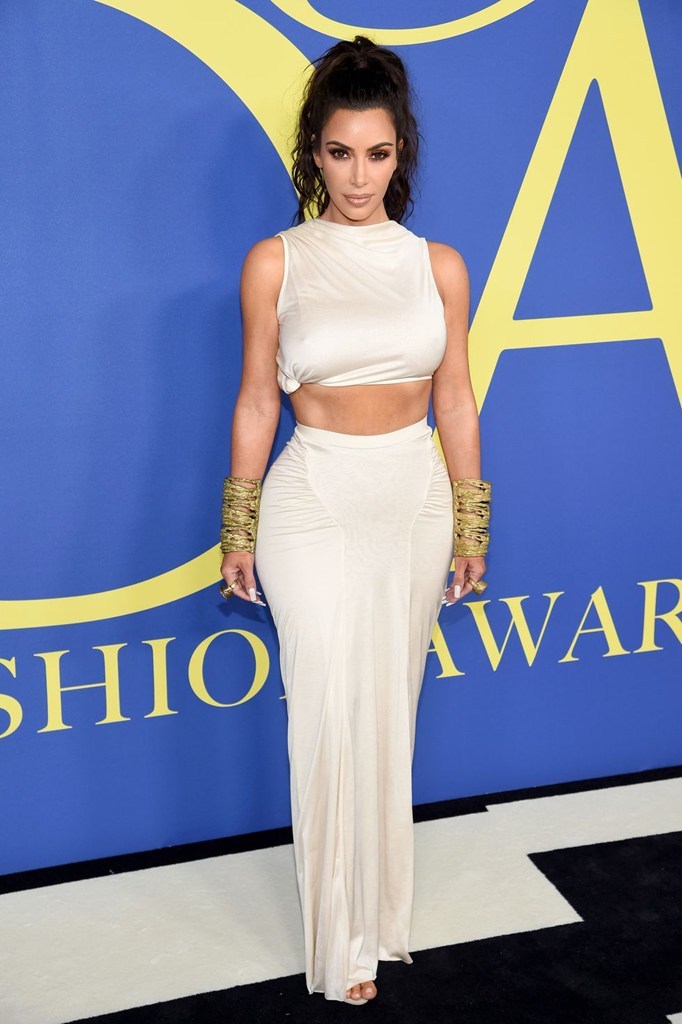 H Kim Kardashian τιμήθηκε με το πρώτο της βραβείο μόδας! - Φωτογραφία 3