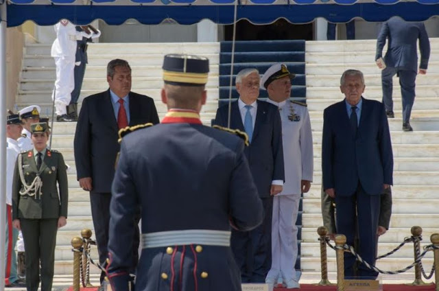 Φωτό από την Επίσκεψη του Προέδρου της Ελληνικής Δημοκρατίας κ. Προκόπη Παυλόπουλου στο ΥΠΕΘΑ - Φωτογραφία 1