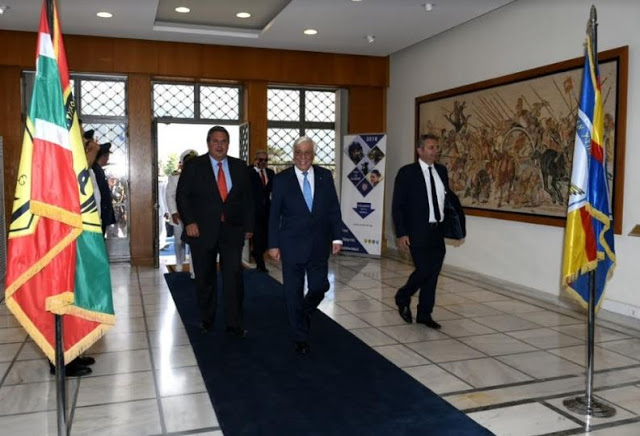 Φωτό από την Επίσκεψη του Προέδρου της Ελληνικής Δημοκρατίας κ. Προκόπη Παυλόπουλου στο ΥΠΕΘΑ - Φωτογραφία 5