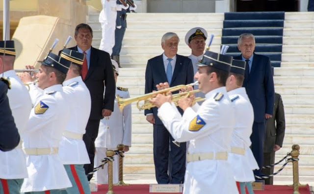 Φωτό από την Επίσκεψη του Προέδρου της Ελληνικής Δημοκρατίας κ. Προκόπη Παυλόπουλου στο ΥΠΕΘΑ - Φωτογραφία 7