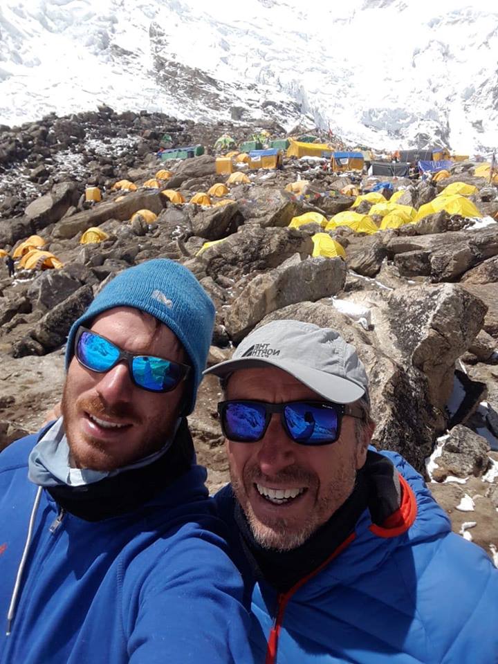 Οι πρώτοι Ελληνες που κατέκτησαν τη δυσκολότερη κορυφή των Ιμαλαΐων - Ο Ευρυτάνας ορειβάτης και ο αστυνομικός - Φωτογραφία 2