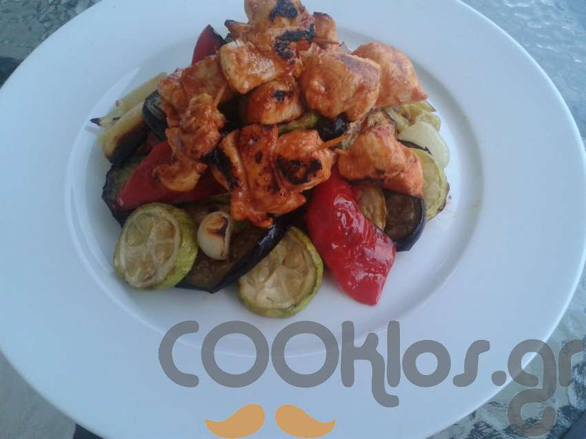 Η συνταγή της Ημέρας: Μίνι σουβλάκια κοτόπουλου με ψητά λαχανικά - Φωτογραφία 1