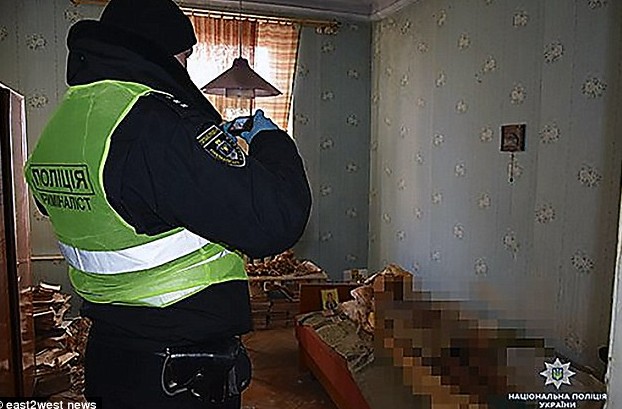 Εικόνες Φρίκης στο σπίτι Ρακοσυλλέκτριας. Οι Αστυνομικοί δεν άντεξαν στο θέαμα και κάλεσαν… [photos] - Φωτογραφία 4