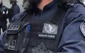 Γάλλος αστυνομικός έραψε «Μολών λαβέ» στη στολή του