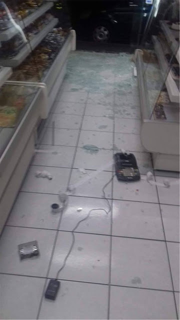 Ληστρικές επιθέσεις αθιγγάνων στα Μέγαρα: Καταστροφές και λεηλασίες σε μαγαζιά - Φωτογραφία 3