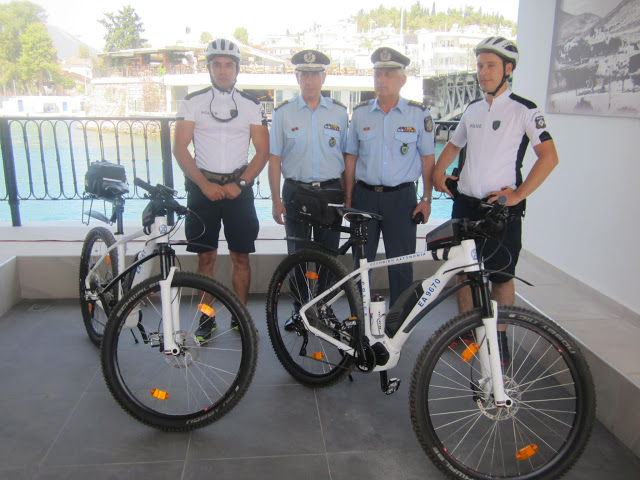 Αστυνομικοί με ποδήλατα και στη Χαλκίδα (φωτογραφίες) - Φωτογραφία 1