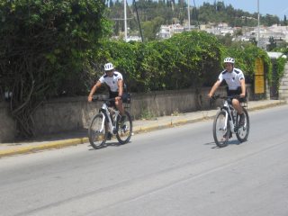 Αστυνομικοί με ποδήλατα και στη Χαλκίδα (φωτογραφίες) - Φωτογραφία 2