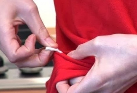 Πώς να αφαιρέσετε κόλλα και τσίχλα από τα ρούχα σας - Φωτογραφία 1